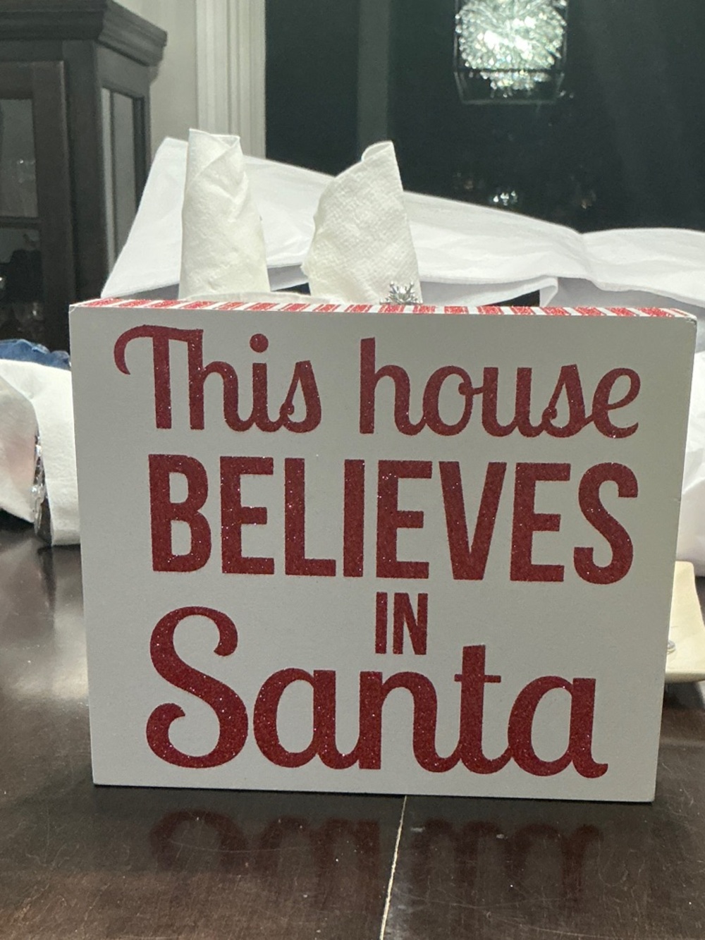 Festive 'This House Believes in Santa' Decorative Sign - White and Red